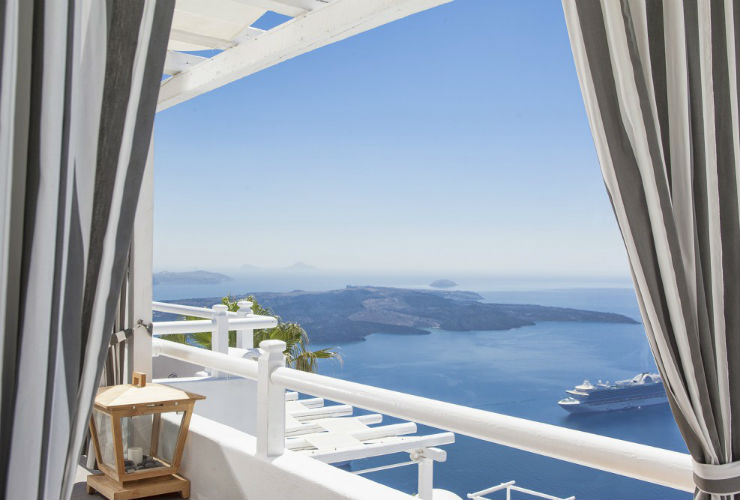 旅行中、お部屋からもエーゲ海が楽しめます。