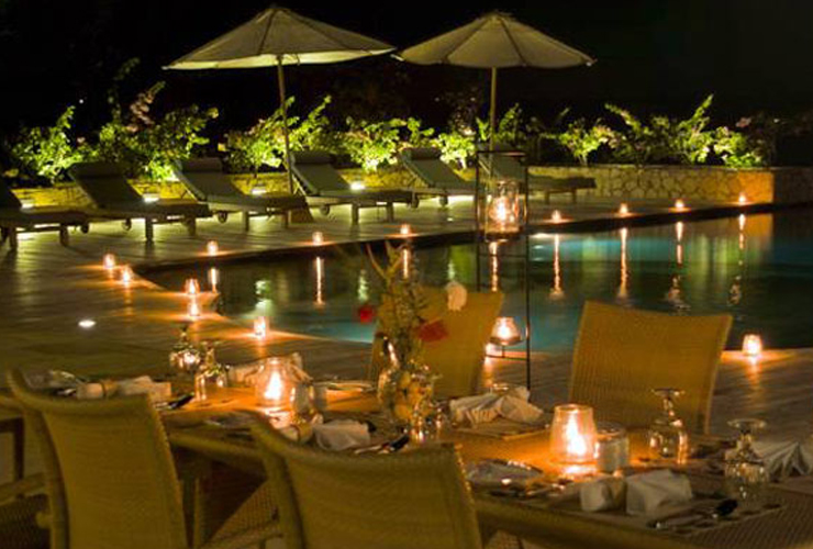 ロマンチックなプールサイド