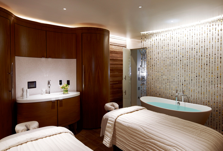 清潔感溢れるスパ施設でリラックス