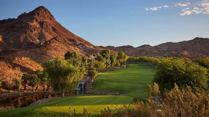 ホテルから数分の場所にあるゴルフ場