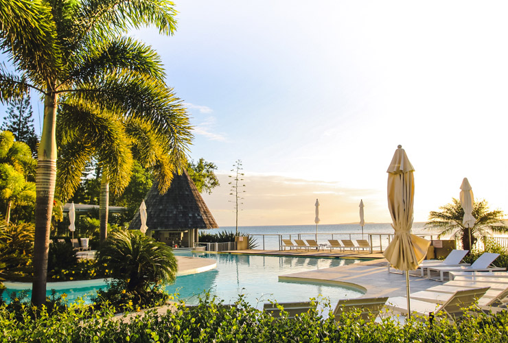 ビーチを眺めながらスイミングタイム