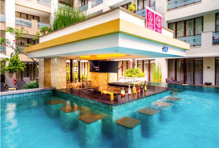 アストン クタ ホテル アンド レジデンス　プール