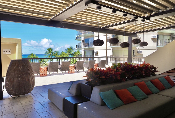 ホテル自慢のサンデッキ