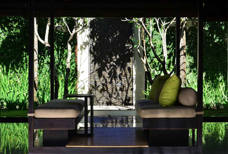 ホテル内のナチュラルテイストのインテリア