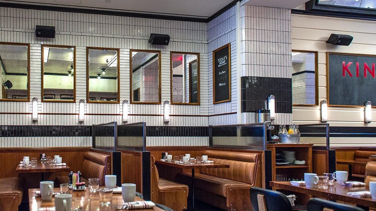 朝食からバーまで楽しめるレストラン（公式HPより）