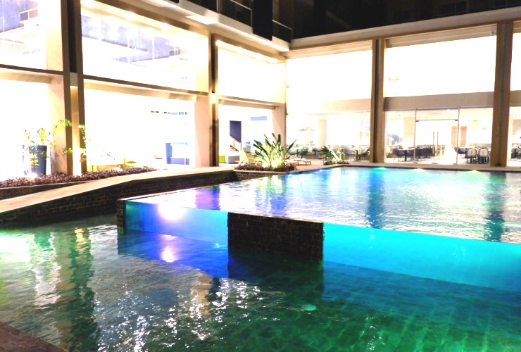 屋内プール ソレア パーム マクタン リゾート