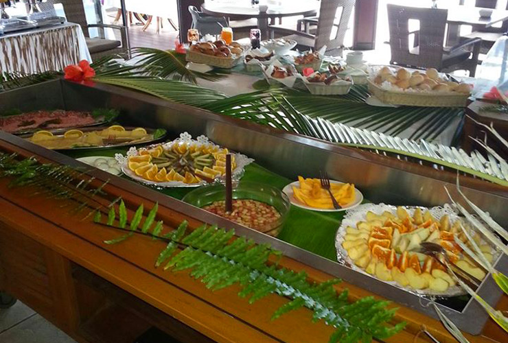 朝食のビュッフェ風景
