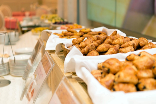 和食・洋食を取り合わせたブッフェ形式の朝食