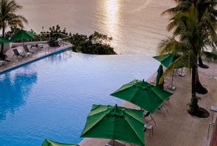 ホテル自慢のインフィニティプール