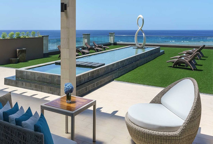 落ち着いた屋上プール