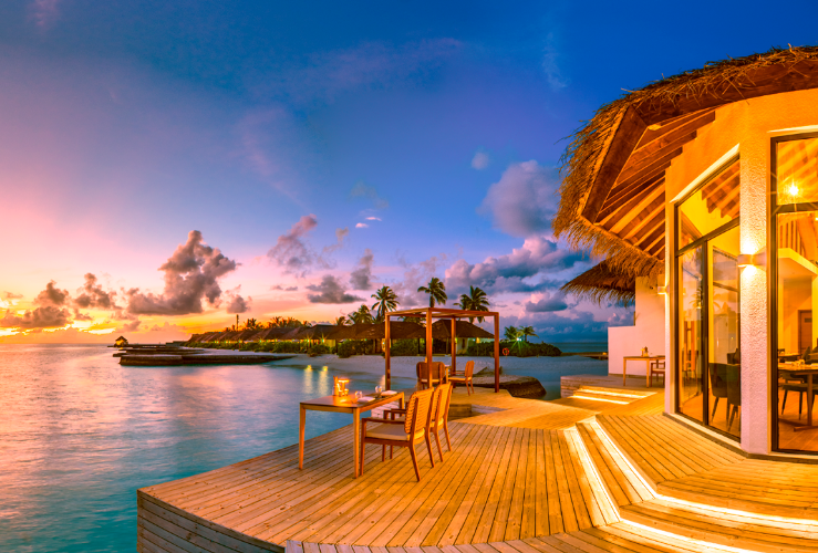 幻想的な景色を眺めながらお食事を楽しめる『Flame（フレイム）』