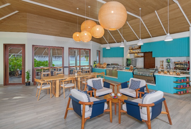 テイクアウトレストラン「THE DELI」では、スイーツやコーヒーをテイクアウトできます