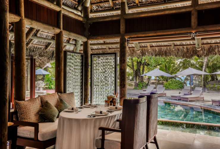 美しいポート・ローネイ海洋国立公園を見渡せる『Cyann Restaurant（シアン レストラン）』
