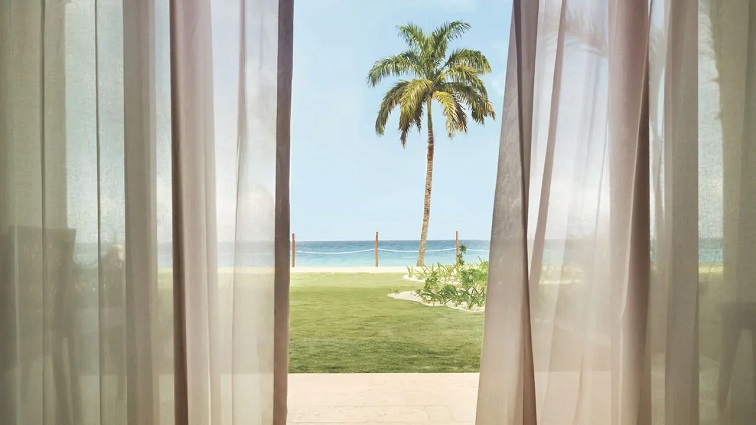 部屋からビーチまではすぐ目の前（公式HPより）