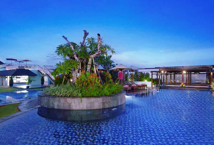 最上階のルーフトッププール