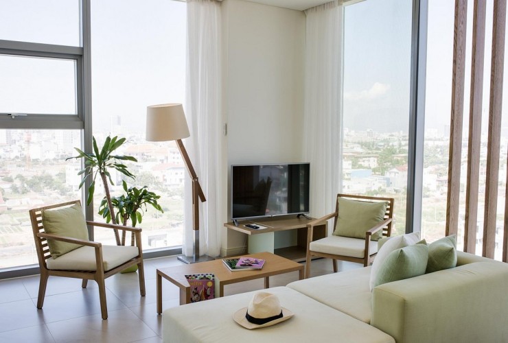 窓が大きく明るい客室