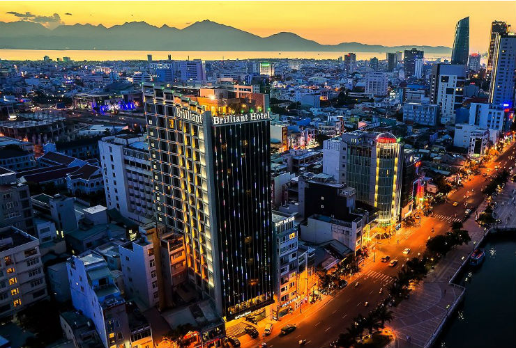 ダナンの中心部にあって便利な場所　遠くに南シナ海が見えます