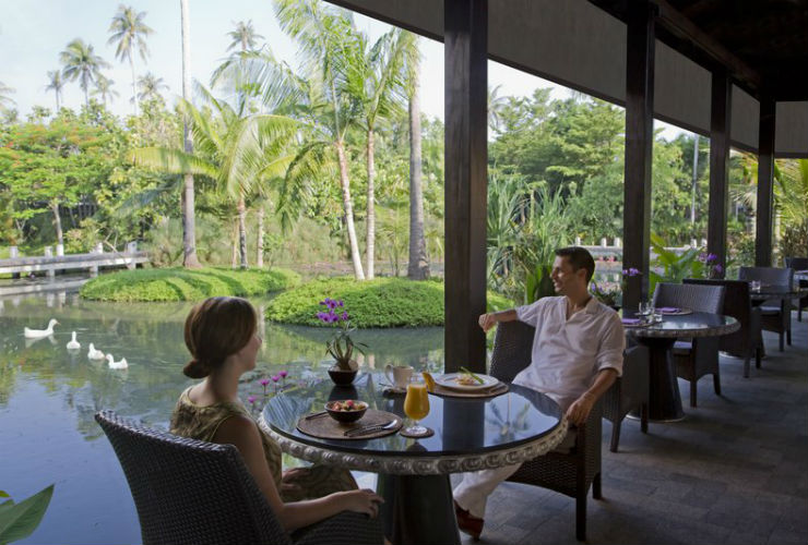 朝はさわやかに。夜はタイ料理で大人の夕食。