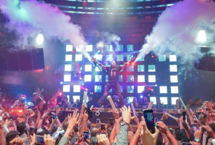 月曜、金曜、土曜の夜はJewelナイトクラブへ