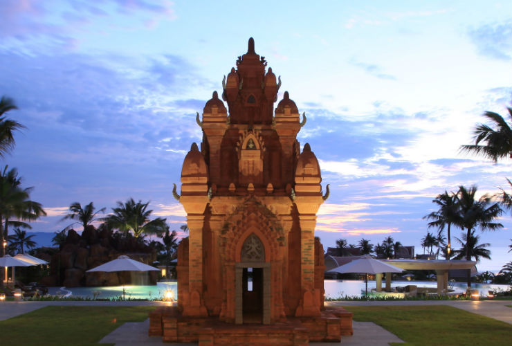 昔のベトナムを思わせるモニュメント