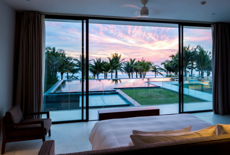 ヴィラからの南シナ海とビーチ