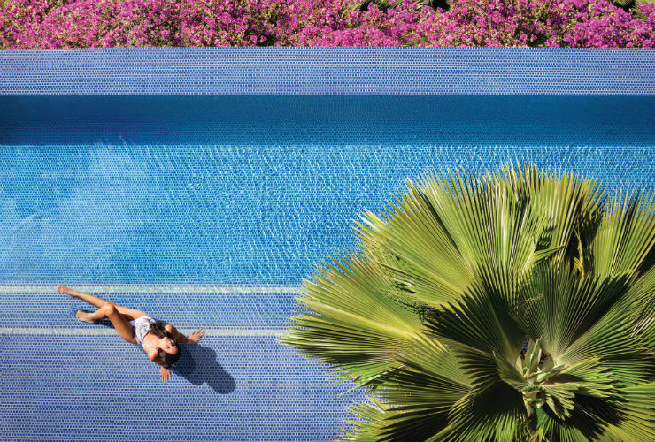 洗練されたインフィニティプール