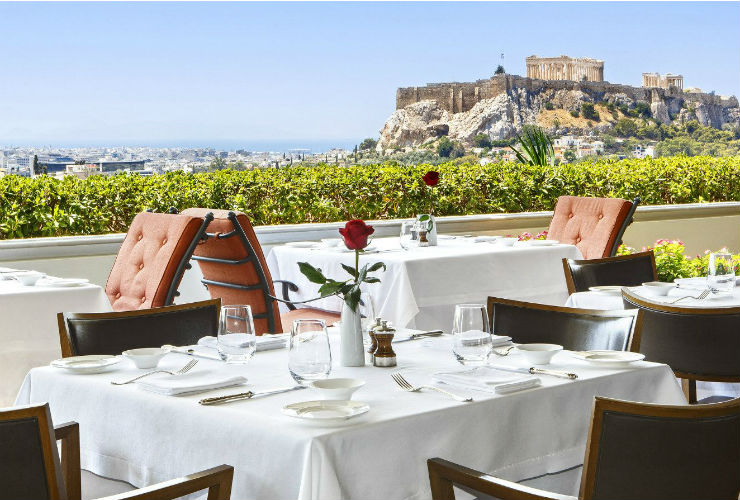 アテネの象徴アクロポリスを眺めるレストラン。