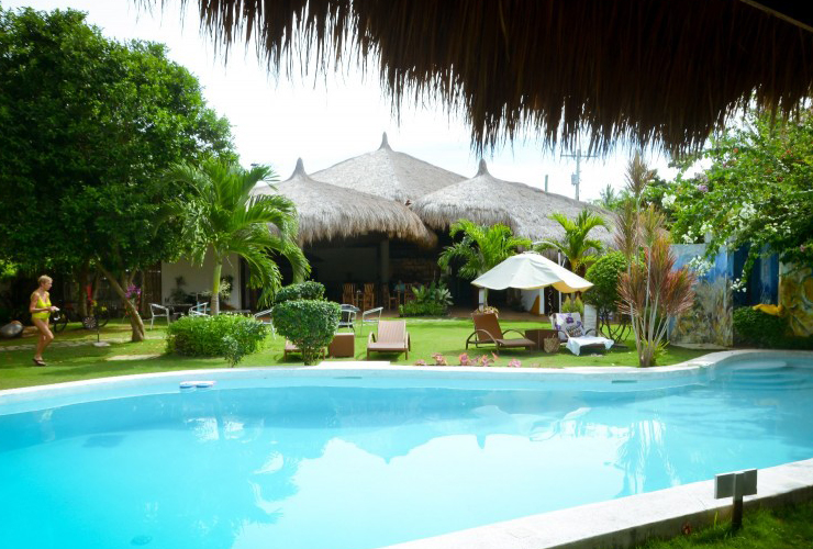 小さいお子様も安心して入れるプール