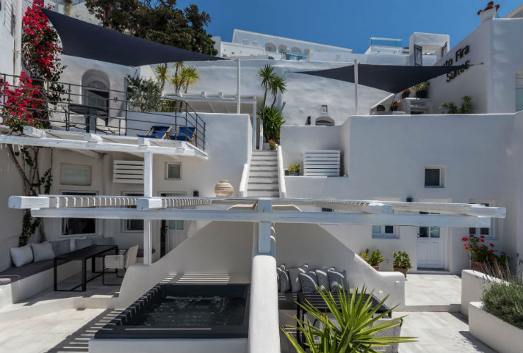白一色のギリシャらしい雰囲気。