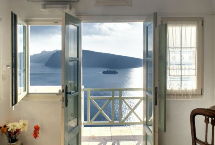 全てのお部屋からエーゲ海が見えます。