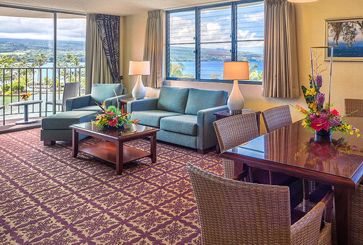 ダイニングテーブルもあって広々なお部屋