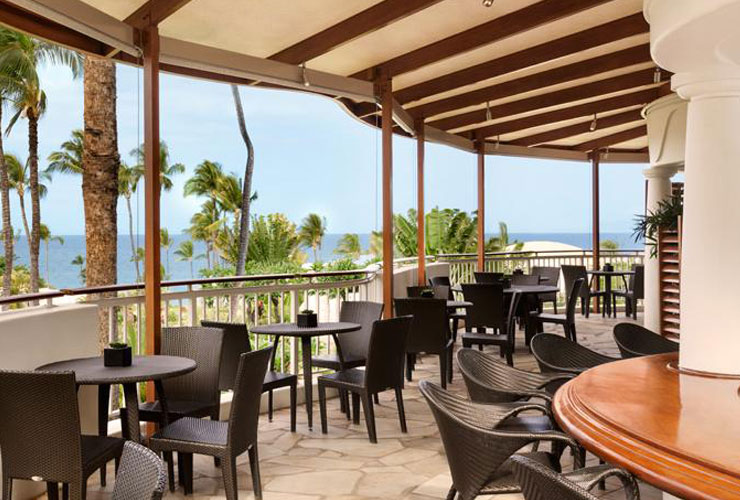 ダイニングでビーチの風を感じてCOFFEEタイムも