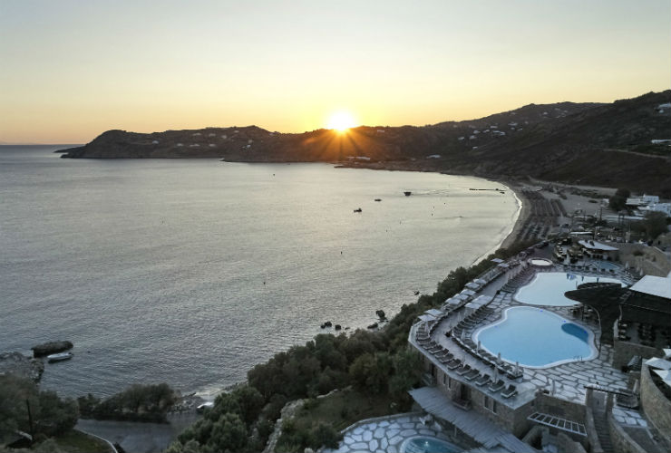 エーゲ海を臨むロマンチックなテラス。