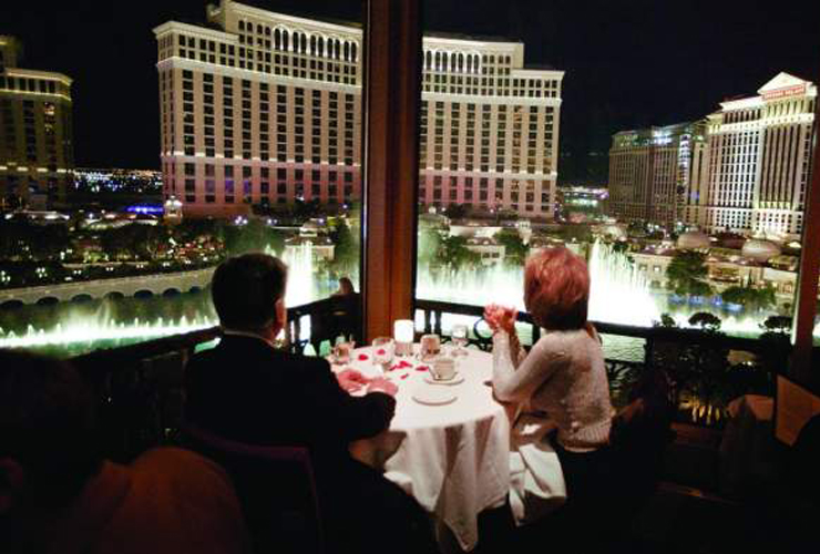 ベラージオの噴水ショーを眺められる「エッフェル タワー レストラン」