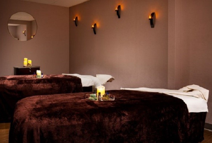 宿泊者は45ドルから施術を受けることができます