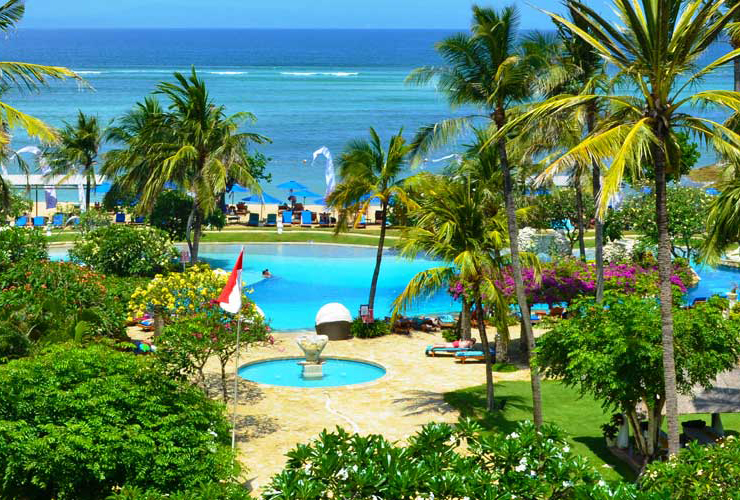 ビーチフロントのスイミングプール