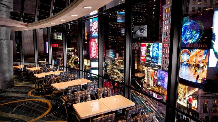 タイムズスクエアの素晴らしいパノラマの景色を楽しめるラウンジ（公式HPより）