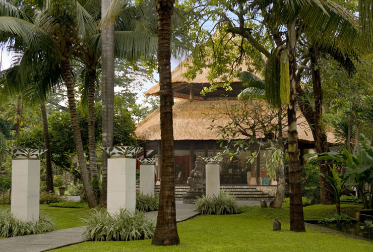 リゾート入り口のロビー