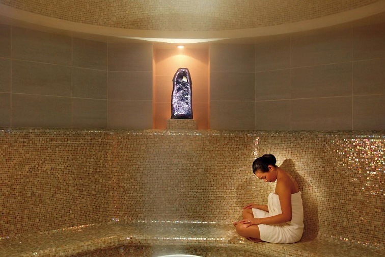 ゴージャスでくつろいだ雰囲気の中でスパ体験