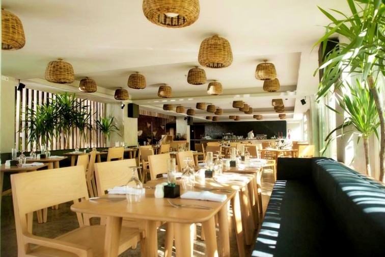 メインレストラン