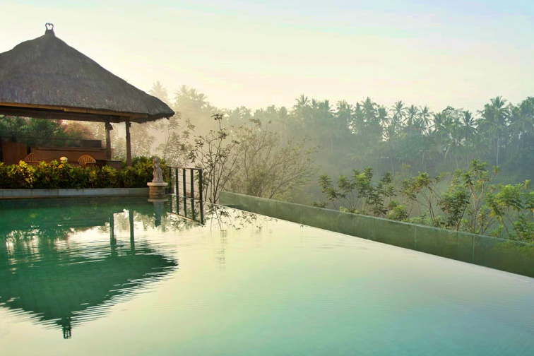 大自然のインフィニティープール