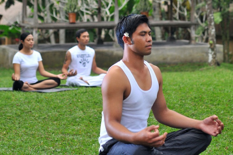 ヨガプログラム