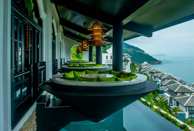 空中から海を眺めて食事も楽しめます。