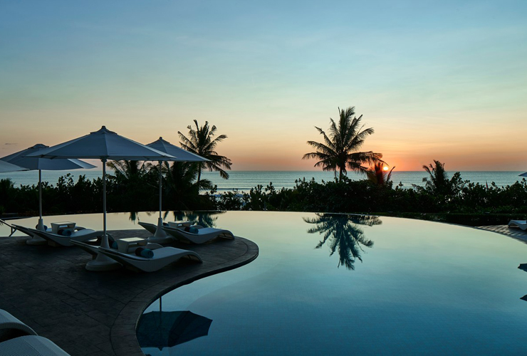 メインプールからのサンセットの景色