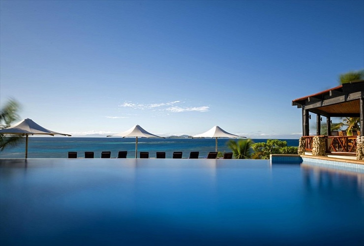 開放感あふれる眺望を楽しめるインフィニティプール