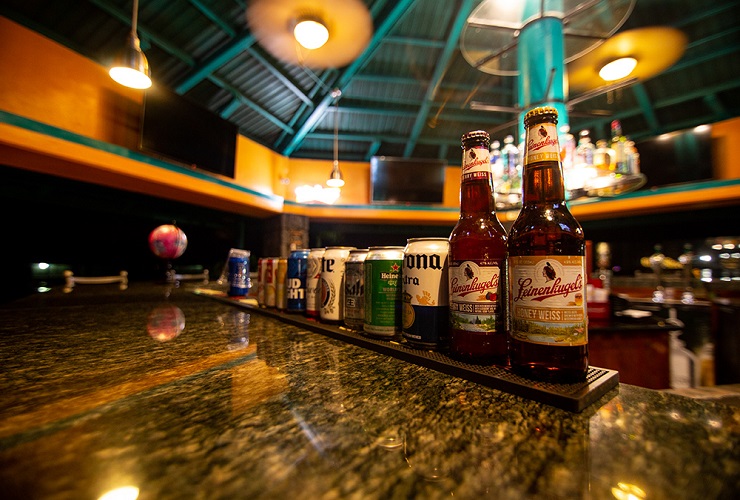 展望台内のシックなバー