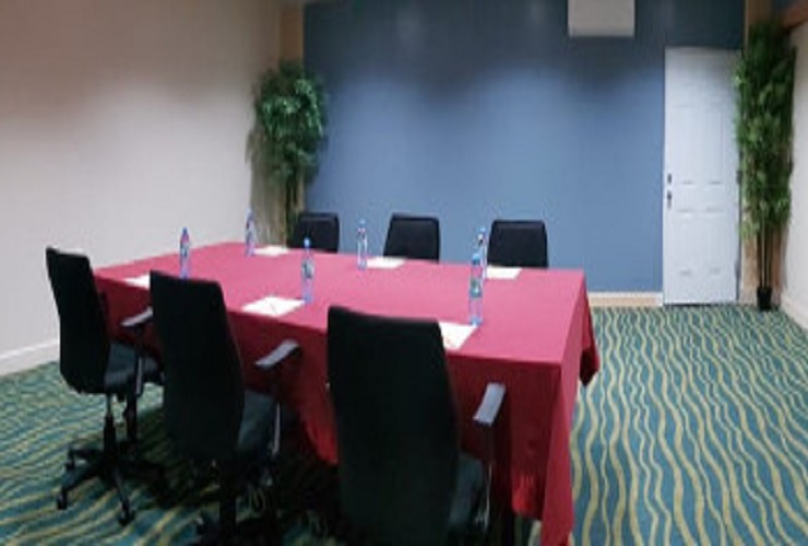 ホテル2階の会議室（利用料金 : $250）