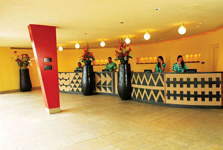 ハワイの伝統感じるインテリアが特徴のフロント