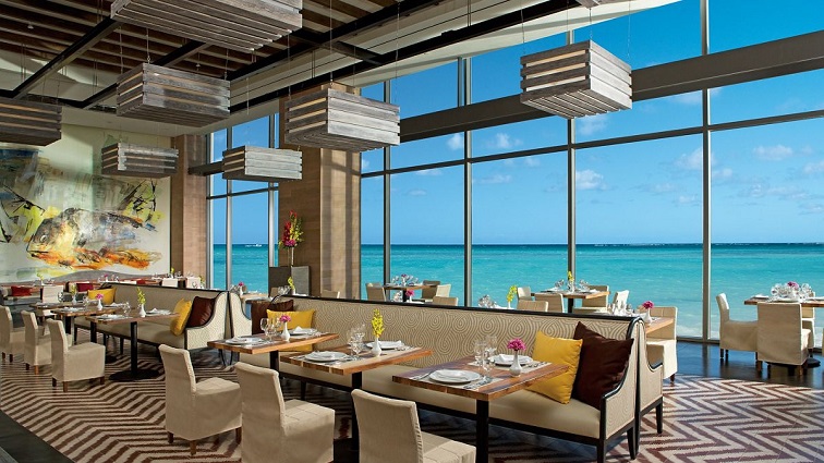 海を眺めながらメキシコ料理に舌鼓（公式HPより）