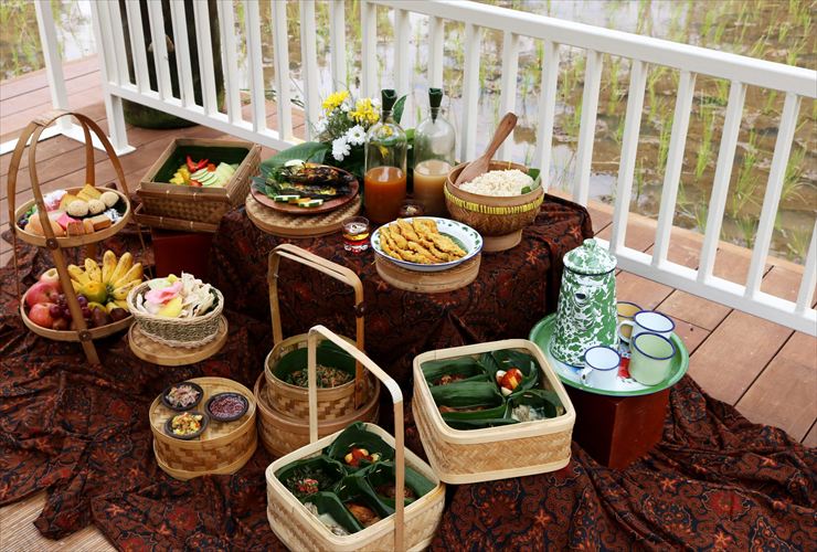 青空の下でランチを楽しむこともできます